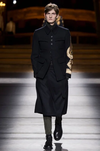 Look 49